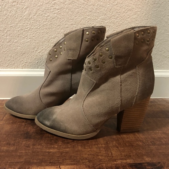 🌸 5 for $50 - Steve Madden Ombré Suede Booties - Picture 1 of 2